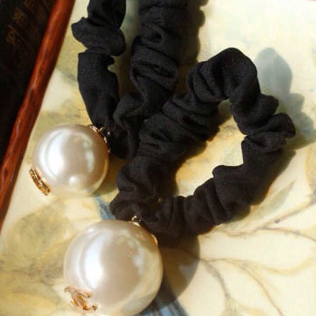Chanel Black CC Faux Pearl Hair Tie Chanel